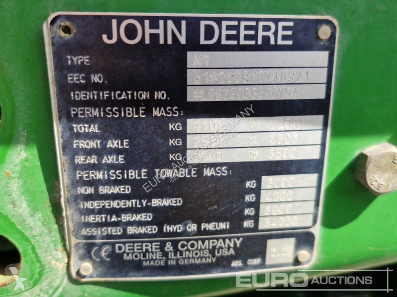Zemědělský traktor John Deere 6330