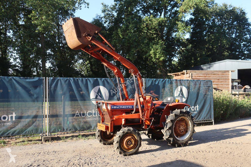 Zemědělský traktor Hinomoto E264