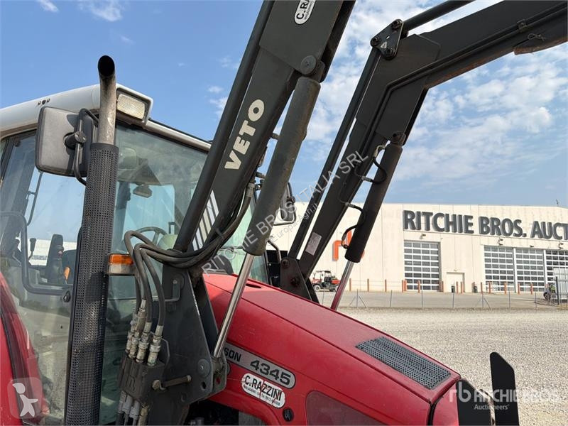 Сільськогосподарський трактор Massey Ferguson 4345