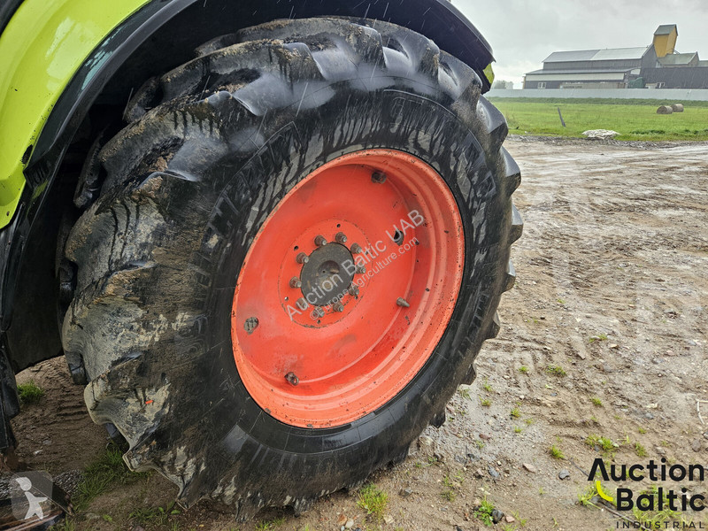 Claas Axion 830 tractor