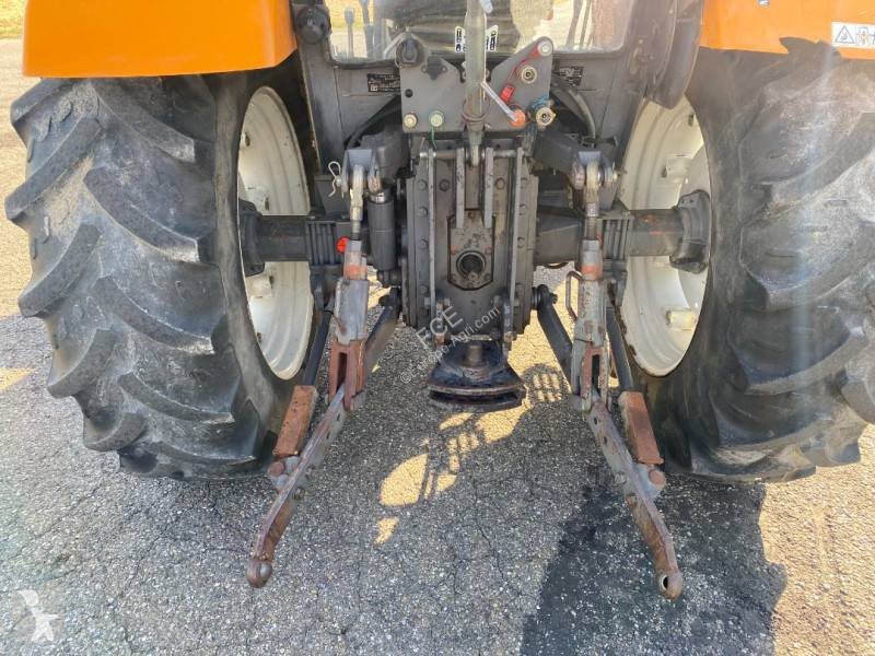 Tractor Renault 330  endommagé