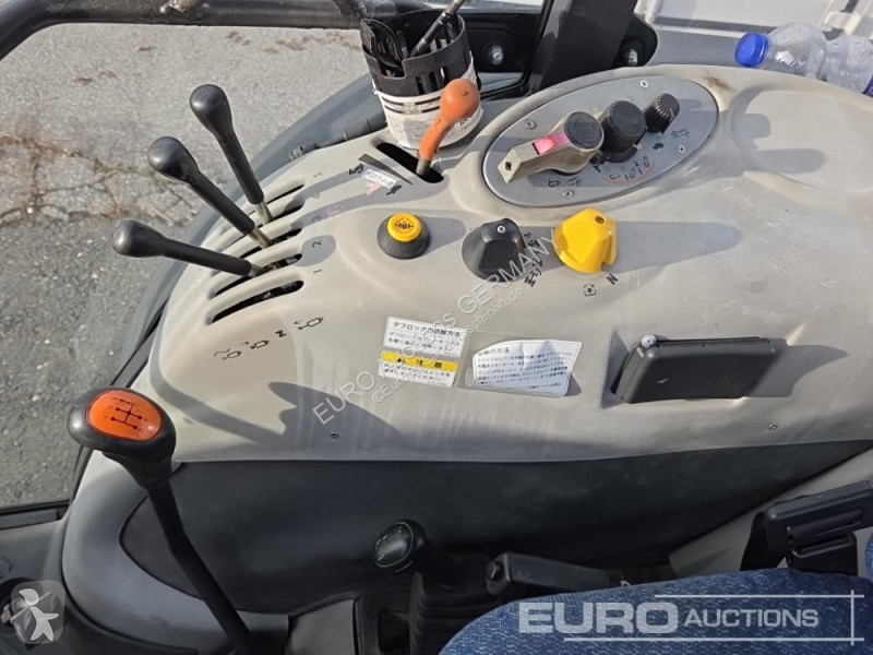 Zemědělský traktor Massey Ferguson 2210