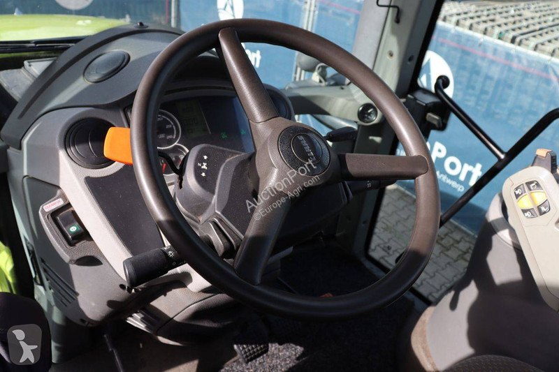 Zemědělský traktor Claas Axion 810
