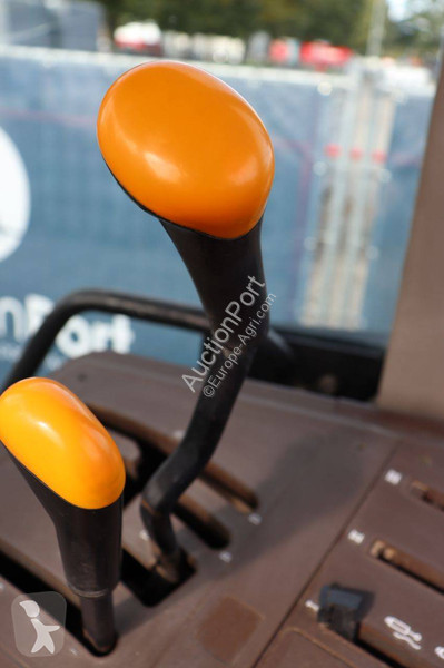 Zemědělský traktor John Deere 6320