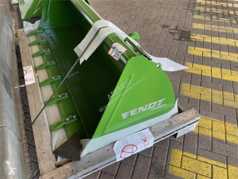 Tractor Fendt voorlader Grond bak 2000mm