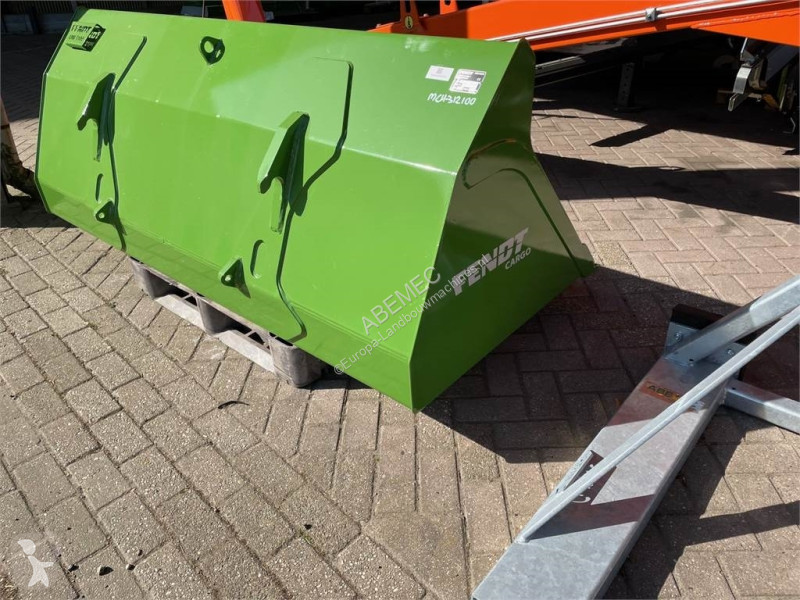 جرار زراعي Fendt voorladerbak uni 2100
