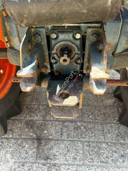 Tractor  B7001