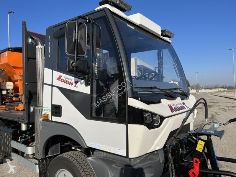 Lantbrukstraktor Aebi Schmidt MT760