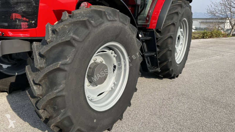Trattore Massey Ferguson 5711 DYNA4 4X4