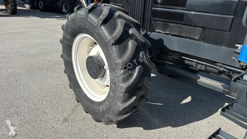 Lantbrukstraktor Ford 8240 4x4