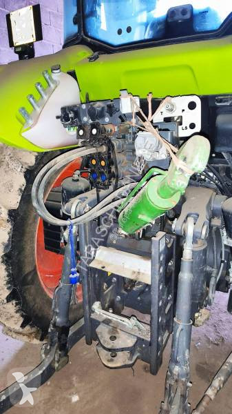 Trattore Claas Arion 440