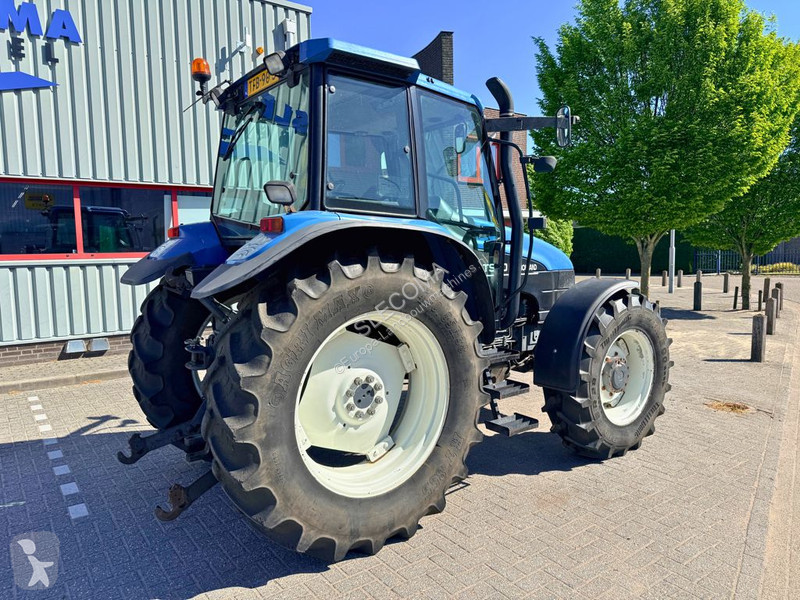 New Holland TS90 4WD Shuttle tractor