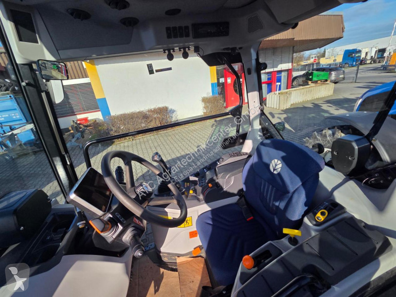Lantbrukstraktor New Holland  T 4.110 V CAB...