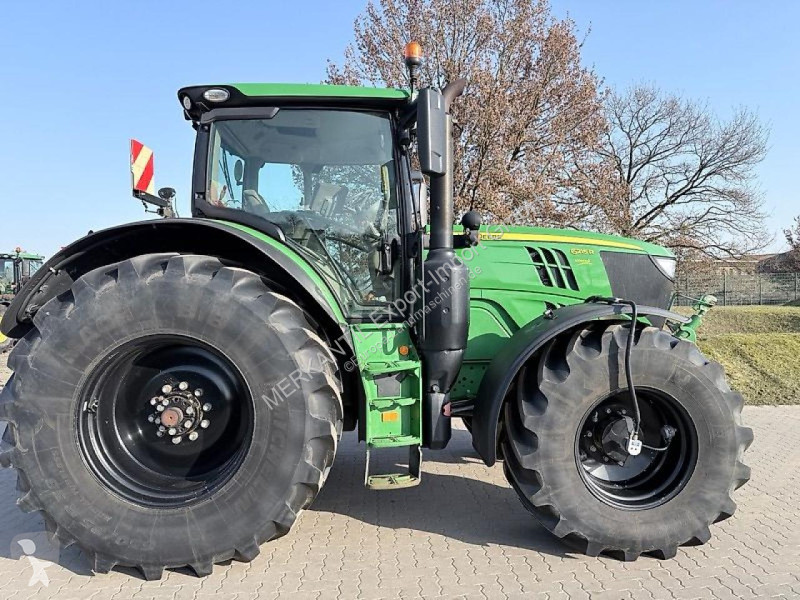 Lantbrukstraktor John Deere 6215R