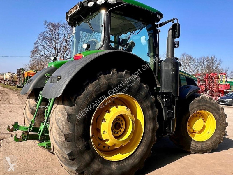 Lantbrukstraktor John Deere 7310R - E23