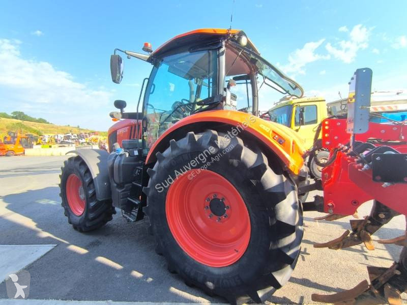 Kubota M7153 tractor