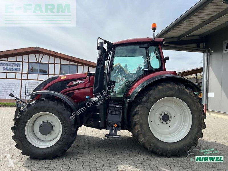 Landbrugstraktor Valtra  t 214 versu