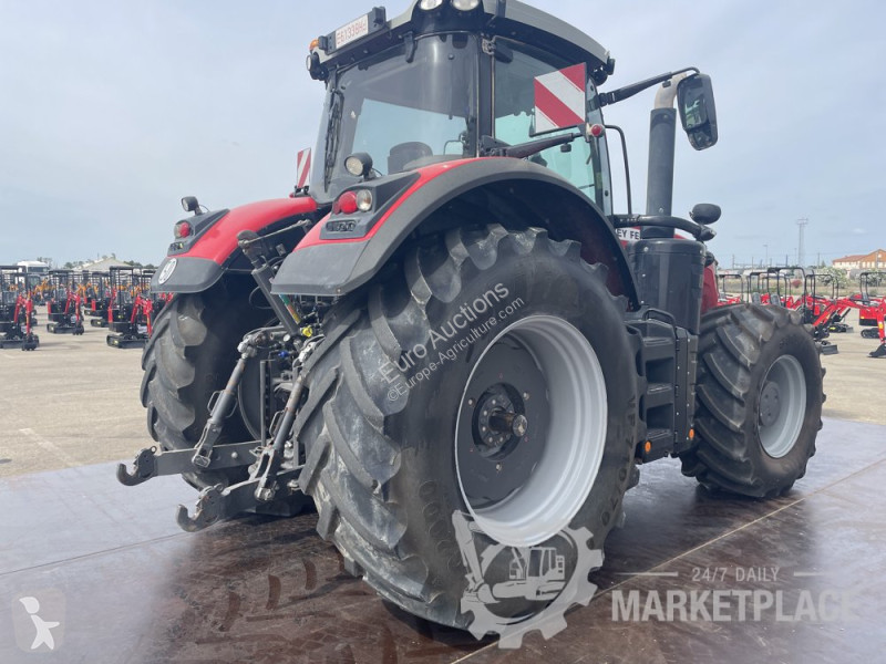 Сільськогосподарський трактор Massey Ferguson...
