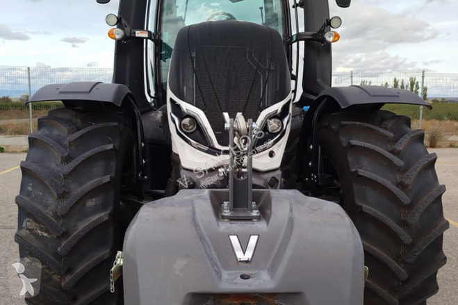 Landbrugstraktor Valtra T 215 VERSU