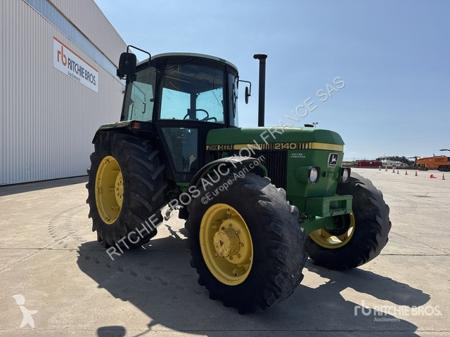 جرار زراعي John Deere  2140