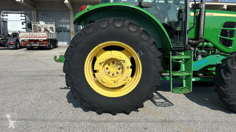 Tractor agrícola John Deere 6100D