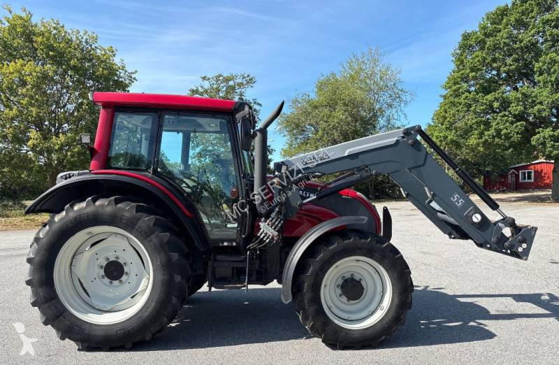 Valtra N111e tractor