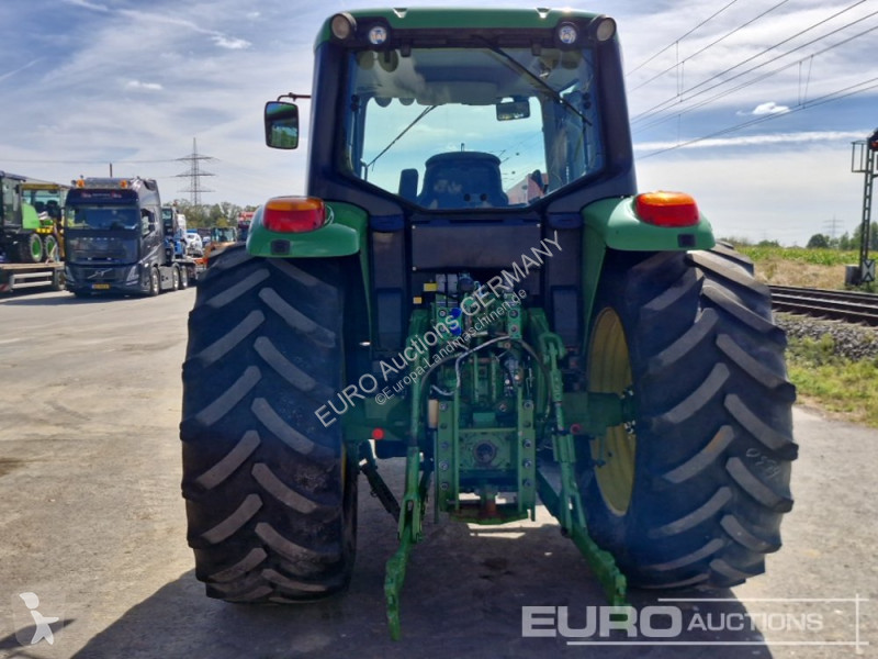 Zemědělský traktor John Deere 6330