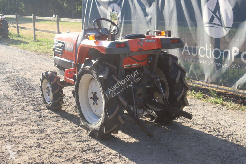 جرار زراعي Kubota GT21