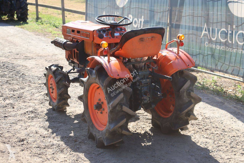 Tractor Kubota B7001