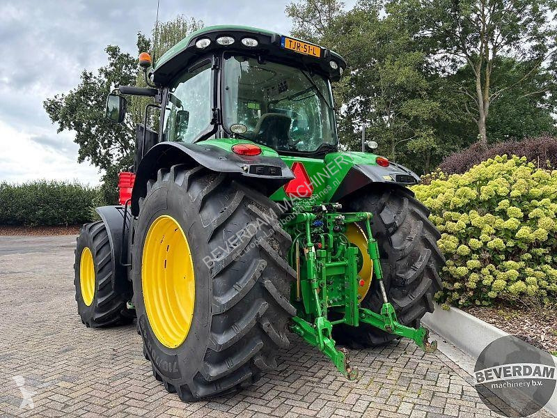 Zemědělský traktor John Deere 7230R