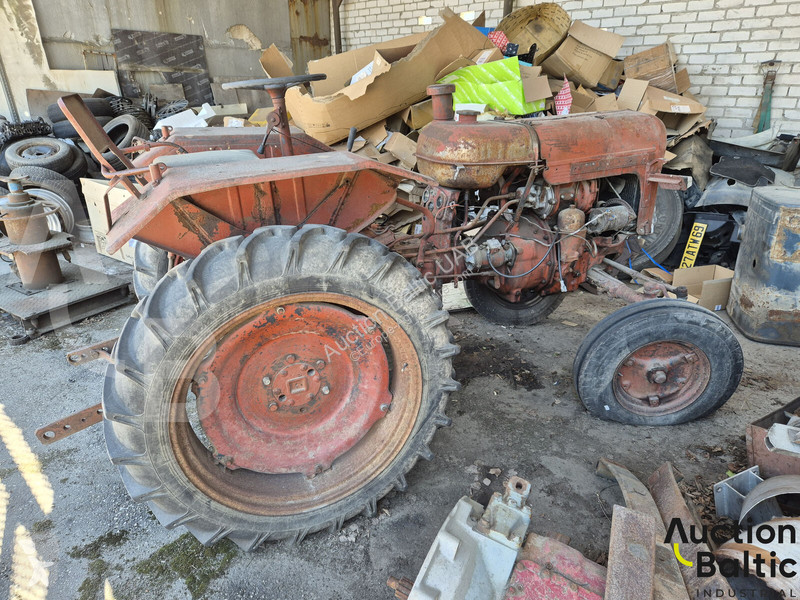 Zemědělský traktor  DT 20