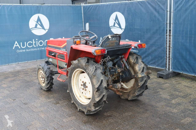 Сільськогосподарський трактор Yanmar...