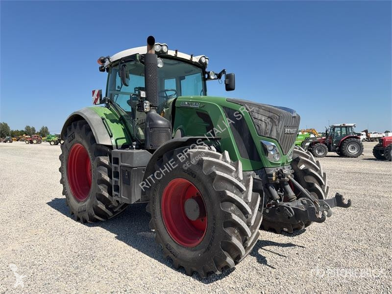 Сільськогосподарський трактор Fendt 828 Vario