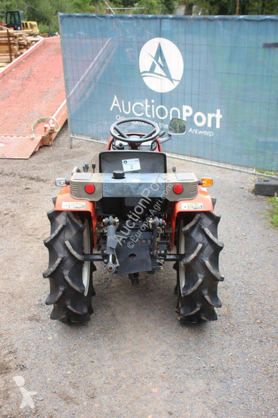 Сільськогосподарський трактор Kubota B52