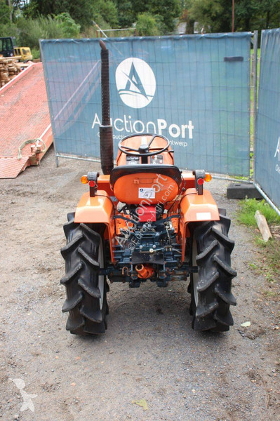 Сільськогосподарський трактор Kubota B1500DT