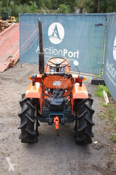 Сільськогосподарський трактор Kubota B1400DT