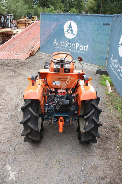 Сільськогосподарський трактор Kubota B1502DT