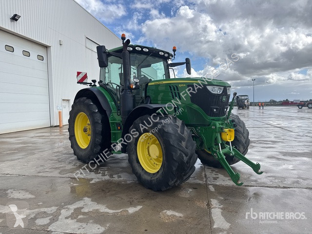Tracteur agricole John Deere 6215R
