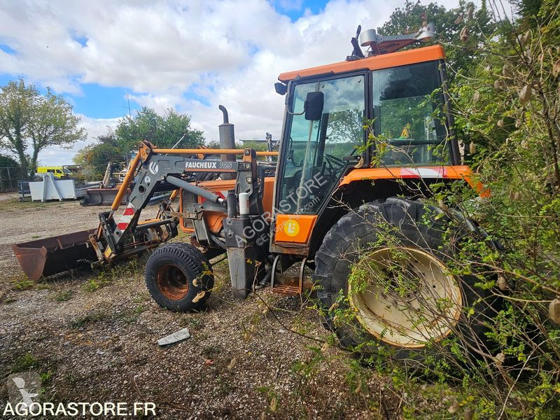 Tractor Renault R3143