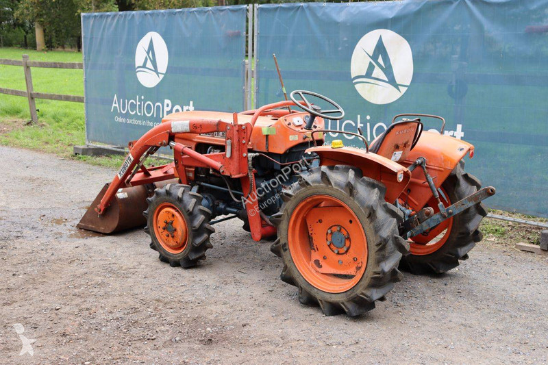 Kubota L2000DT tractor