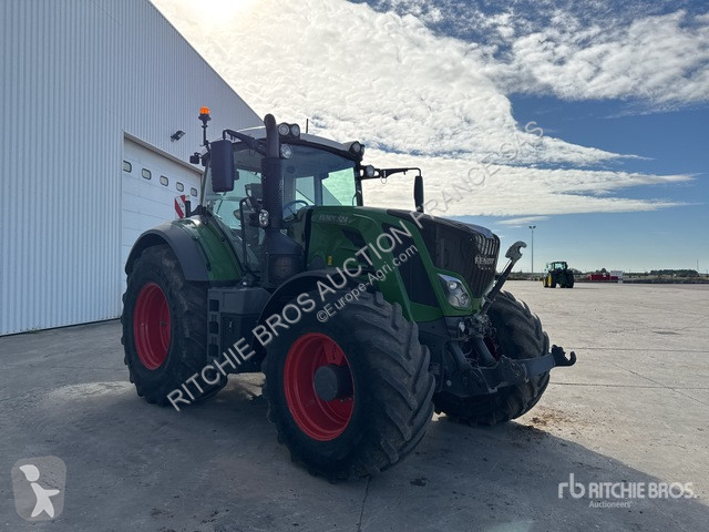 Fendt  824 Vario tractor