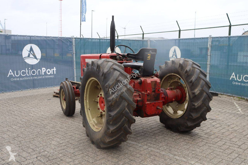 Tractor agrícola International 523