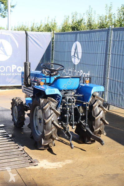Tractor agrícola Iseki TU1401