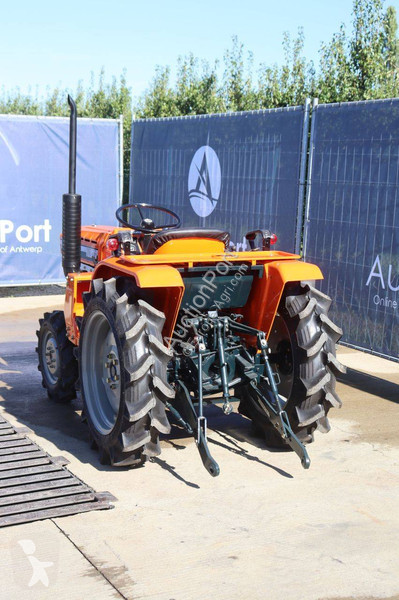 Tractor agrícola Kubota B1702DT