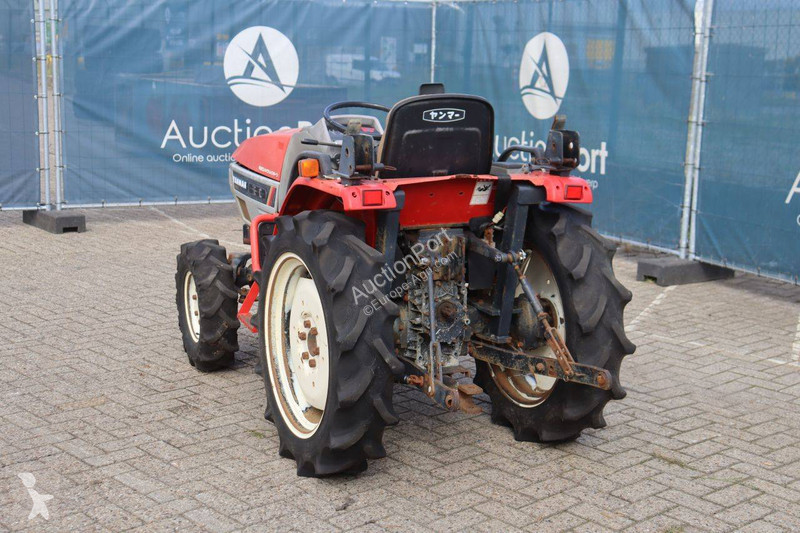 Tractor agrícola Yanmar F220D