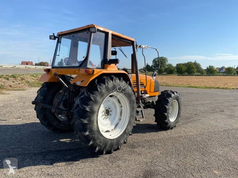 Tractor Renault 330  endommagé