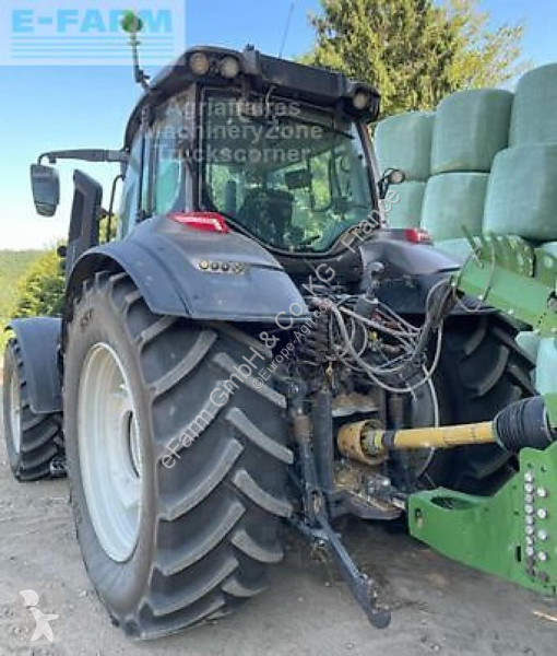 Tractor Valtra  t235 versu