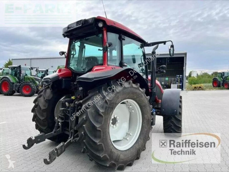 Tracteur agricole Valtra  a104