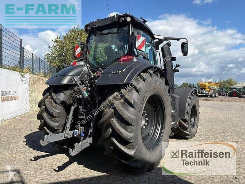 Tracteur agricole Valtra  q 305