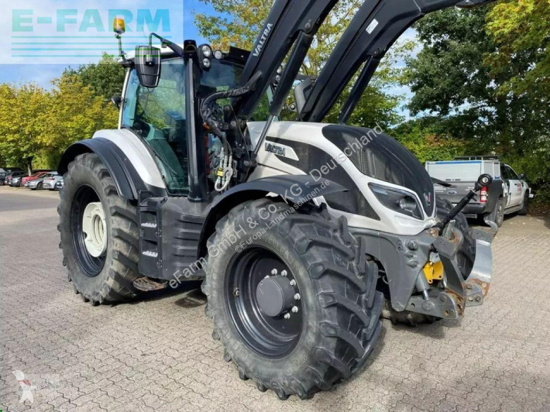 Tracteur agricole Valtra  t174 versu